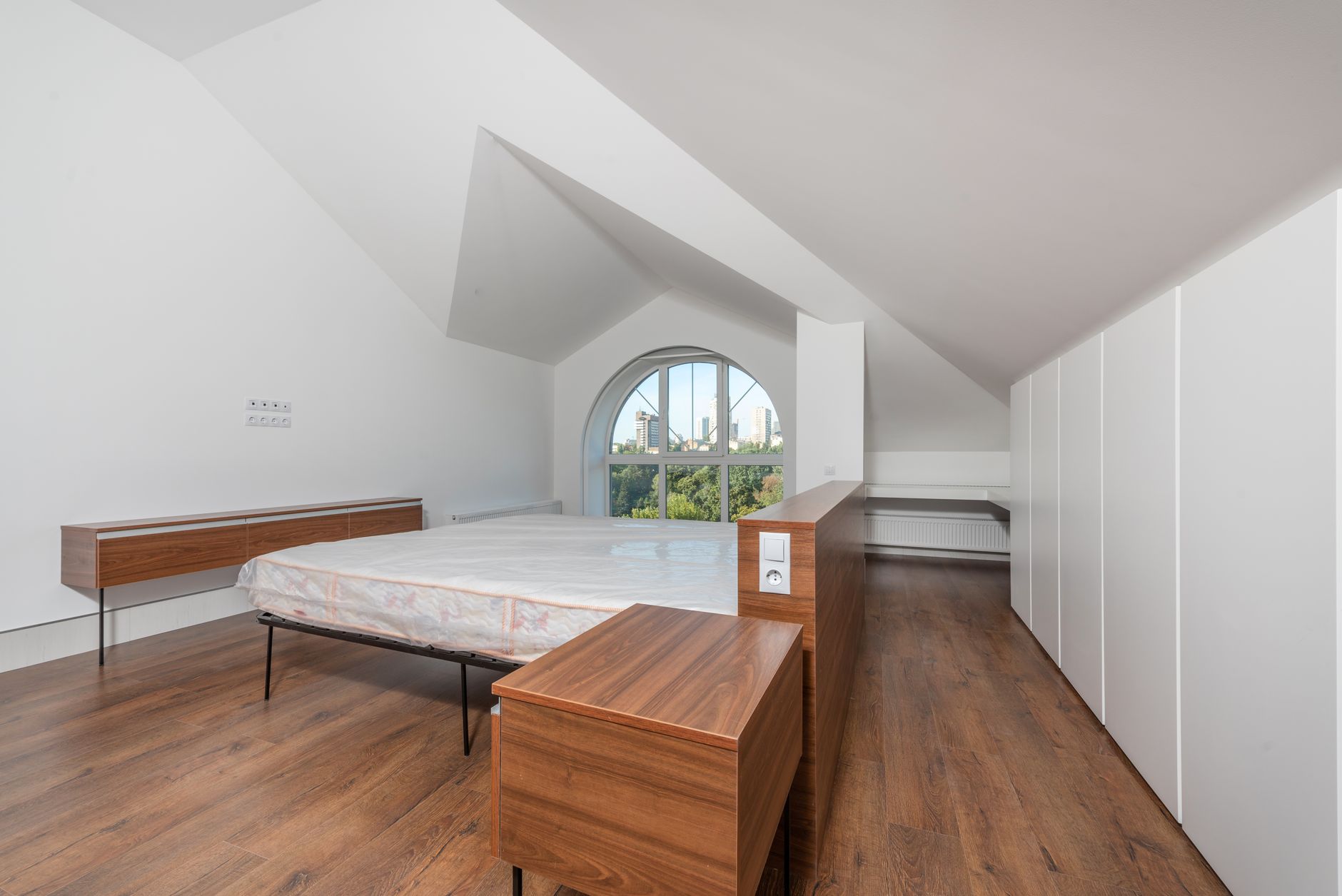 Traitement punaises de lit équipe à Cergy